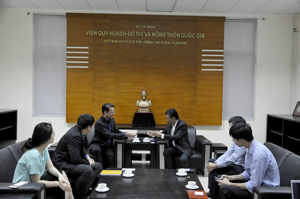 Viện trưởng VIUP tiếp lãnh đạo công ty OMA