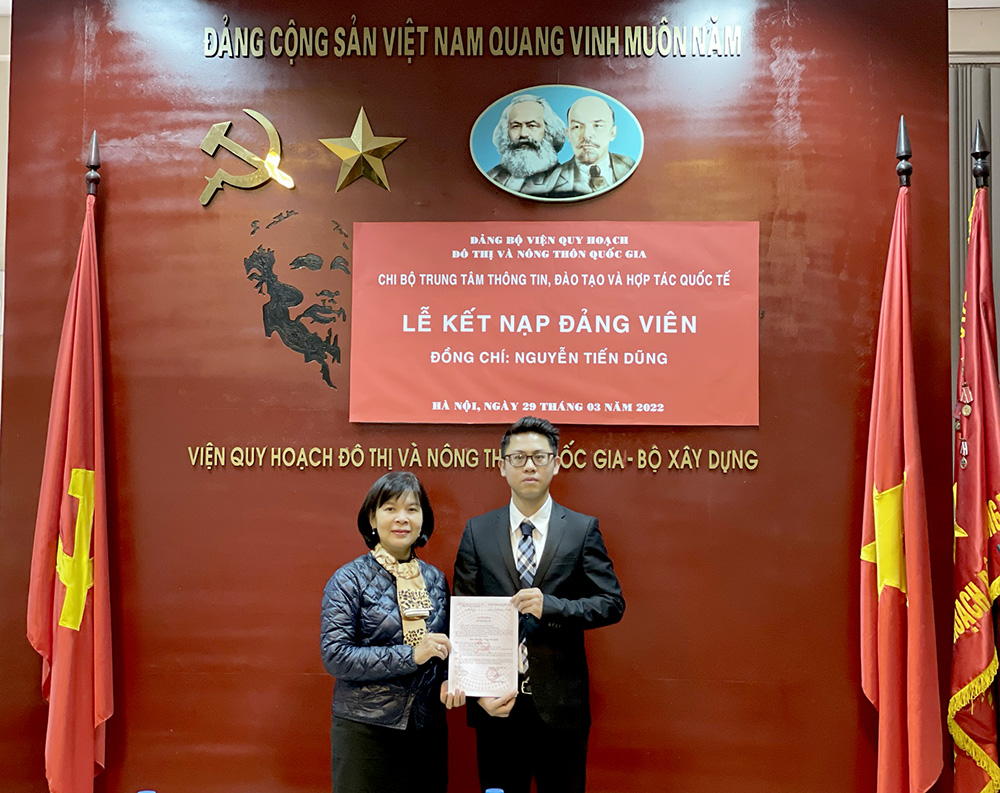 Chi bộ Trung tâm Thông tin, Đào tạo và HTQT tổ chức Lễ kết nạp đảng viên mới