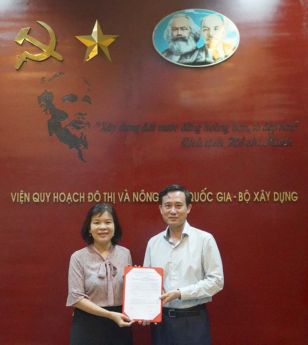 Trao Quyết định của Đảng ủy Bộ Xây dựng cho đồng chí Hoàng Vĩnh Hưng