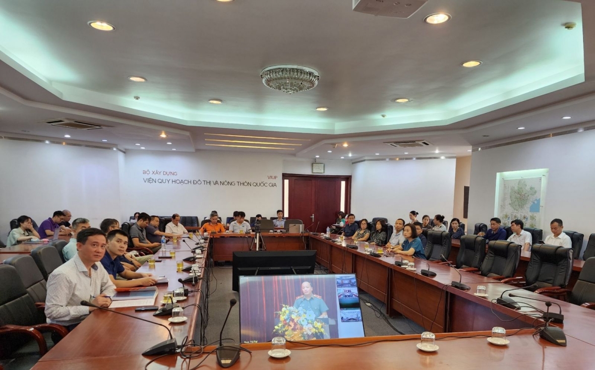 Đảng viên VIUP dự hội nghị trực tuyến báo cáo viên trung ương tháng 06 năm 2023