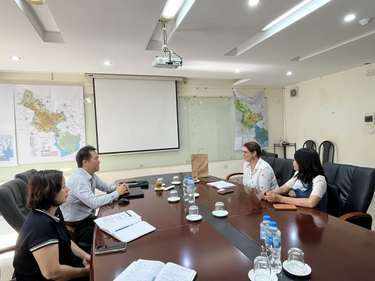 Lãnh đạo VIUP tiếp giáo sư Charlotte da Cunha