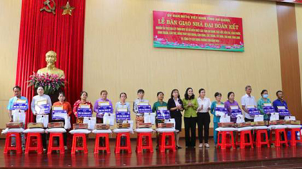 Bàn giao 145 căn nhà Đại đoàn kết cho hộ nghèo