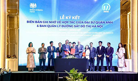  Hà Nội ký kết hợp tác nghiên cứu đường sắt đô thị với Vương quốc Anh