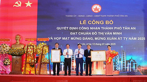 TP. Tân An nhận danh hiệu đạt chuẩn đô thị văn minh đầu tiên trong cả nước