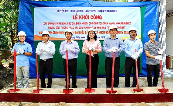 Khởi công xây dựng 61 căn nhà tặng gia đình chính sách và hộ cận nghèo 