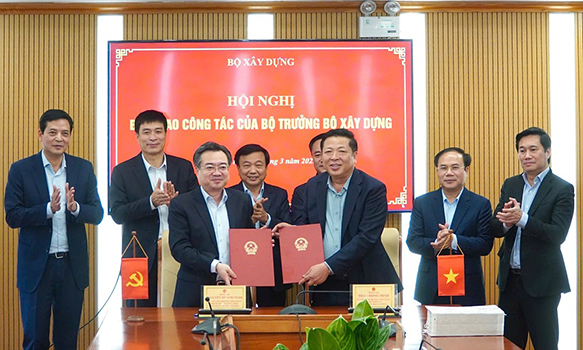 Bàn giao công tác của Bộ trưởng Bộ Xây dựng giữa đồng chí Nguyễn Thanh Nghị và đồng chí Trần Hồng Minh