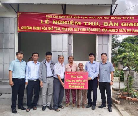 Tuy An nghiệm thu, đưa vào sử dụng 102 nhà Đại đoàn kết