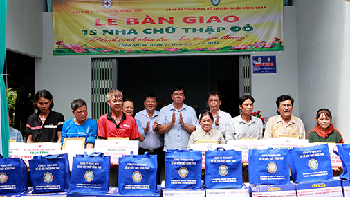 Huyện Tháp Mười: Bàn giao 15 căn nhà Chữ Thập đỏ