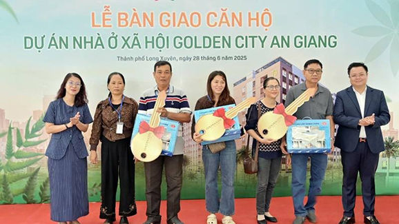 An Giang bàn giao nhà ở xã hội cho khách hàng