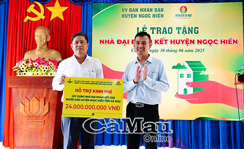 Khánh thành, bàn giao 300 căn nhà tại xã Phan Ngọc Hiển