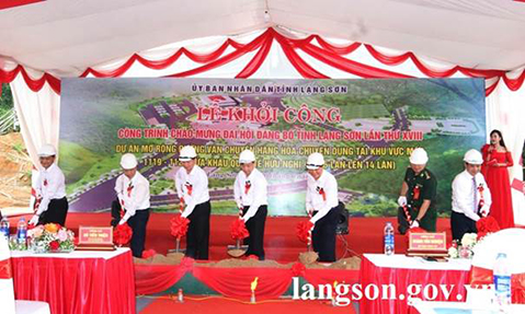 Lạng Sơn: Khởi công và gắn biển dự án Mở rộng đường vận chuyển hàng hoá chuyên dụng khu vực mốc 1119 - 1120 Cửa khẩu Quốc tế Hữu Nghị