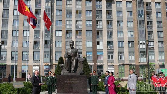 Khánh thành Quảng trường Hồ Chí Minh tại thành phố Saint Petersburg