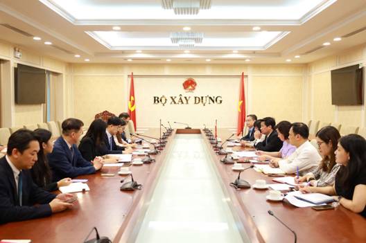 Thứ trưởng Nguyễn Tường Văn tiếp Thứ trưởng thứ nhất Bộ Đất đai, Cơ sở hạ tầng và Giao thông Hàn Quốc